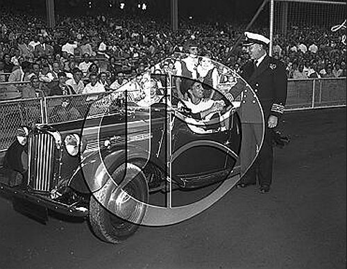 Corinne and Phil Rizzuto with daughters52N0029